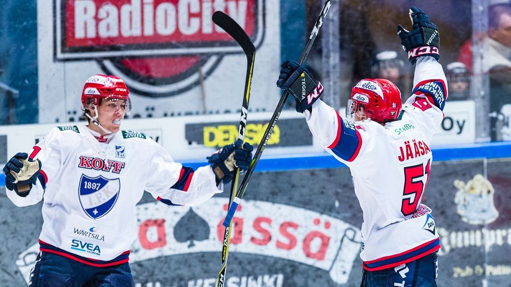 Juha Jääskä ja Miro Heiskanen tuulettavat HIFK:n avausosumaa.