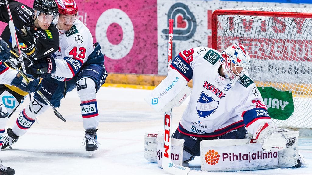 Kevin Lankinen pysäytti Kärppien laukaukset.