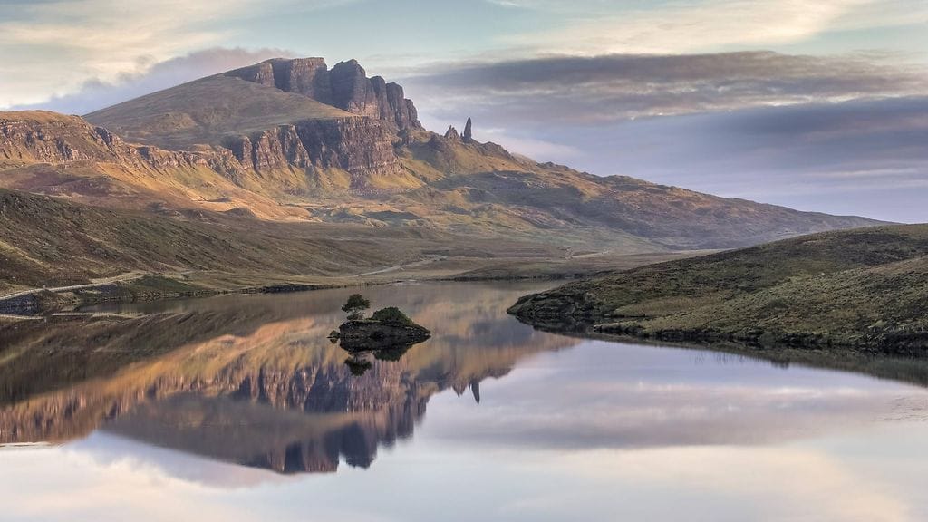 AOP Skye saari The Storr kalliokukkula