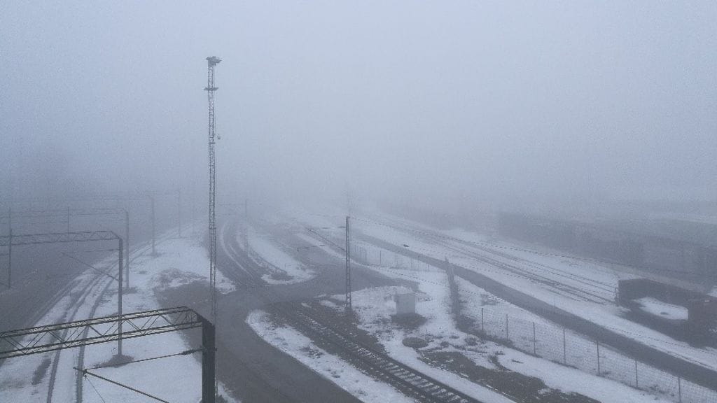 Hernerokkasumussa näkyvyys on alla sata metriä. Näin oli muun muassa Helsingin Pasilassa tänä aamuna.