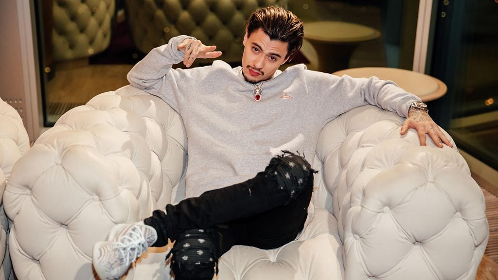 Mikael Gabriel paljasti Instagram-seuraajilleen valmistuneensa koulusta.