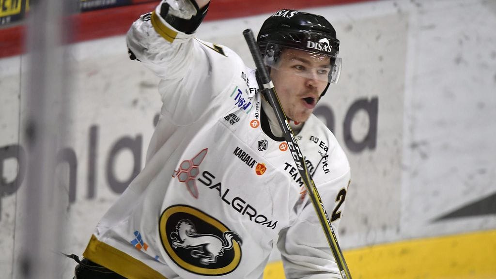 Miska Humaloja iski Kärpille ratkaisumaalin torstaina toisessa HIFK-välieräottelussa.