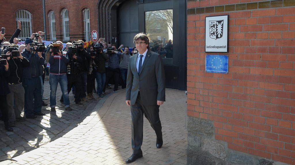 Carles Puigdemont poistui vankilasta 75 000 euron takuita vastaan.