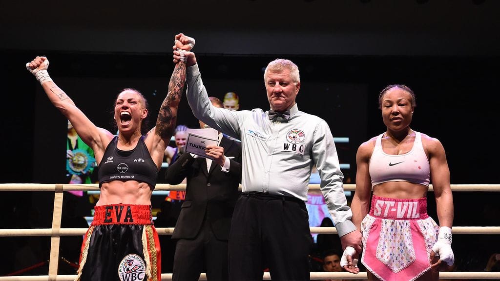 Eva Wahlström (vas.) puolusti WBC-liiton ylemmän höyhensarjan maailmanmestaruutta voitokkaasti. Melissa St. Vil taipui 10-eräisessä ottelussa.