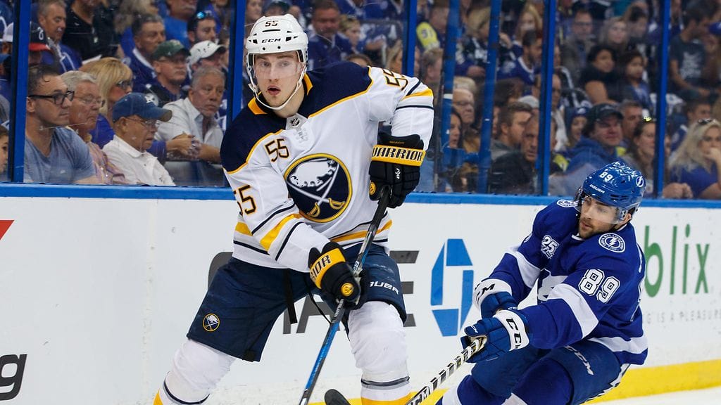 Rasmus Ristolainen ja Tampa Bayn Cory Conacher.