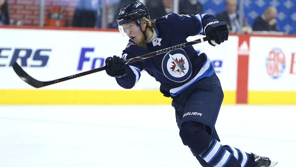 Winnipeg Jetsin Patrik Laine rikkoi NHL:n runkosarjassa 70 tehopisteen rajapyykin.