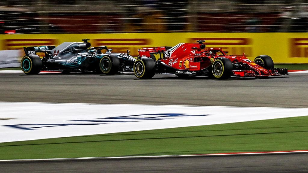 Ferrarin Sebastian Vettel ja Mercedeksen Valtteri Bottas taistelivat vimmatusti Bahrainin GP:n voitosta.