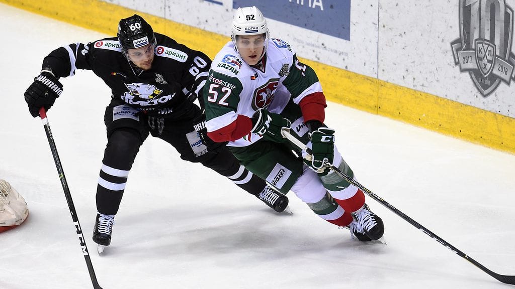AK Bars Kazanin Atte Ohtamaa (oik.) nähdään KHL-finaaleissa.