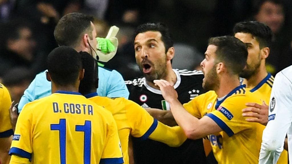 Gianluigi Buffon ajettiin ratkaisuhetkillä Real Madrid - Juventus -ottelusta ulos.