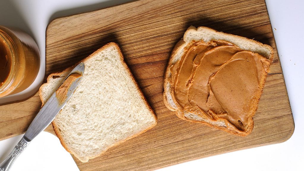 Äiti oli antanut lapselleen kaupassa maapähkinävoita ja hilloa sisältävät voileivän, jota nelivuotias hänen sanojensa mukaan söi nätisti. Tuntematon nainen kuitenkin alkoi "saarnata pähkinäallergioista", äiti kuvaa.