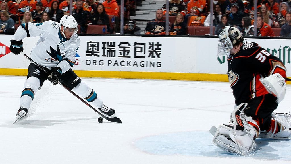 Evander Kane teki kaksi maalia Sharksin 3-0-voitossa.