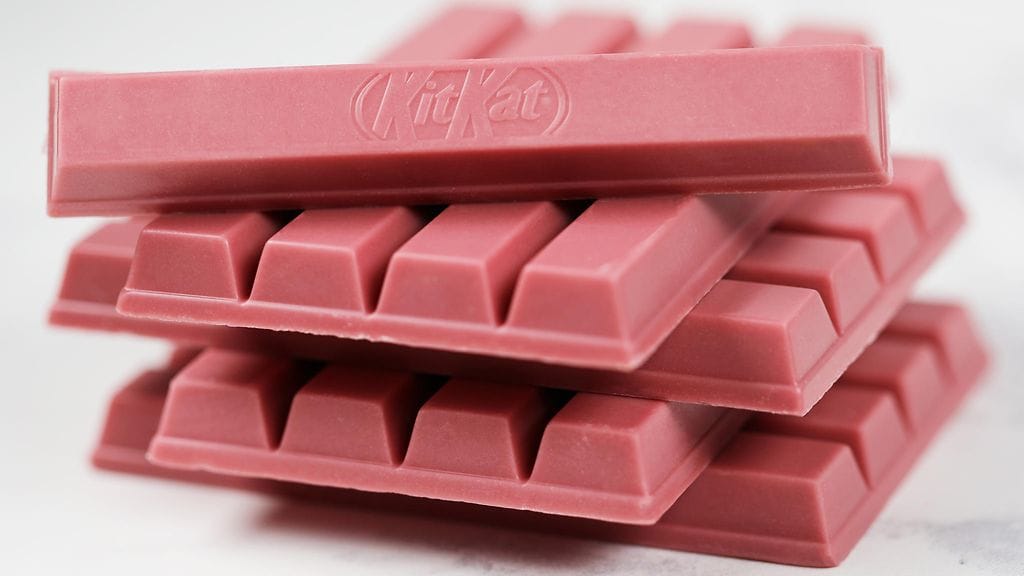 Ruby kaakaopavuista valmistettu uutuus poikkeaa muista suklaista värinsä puolesta.