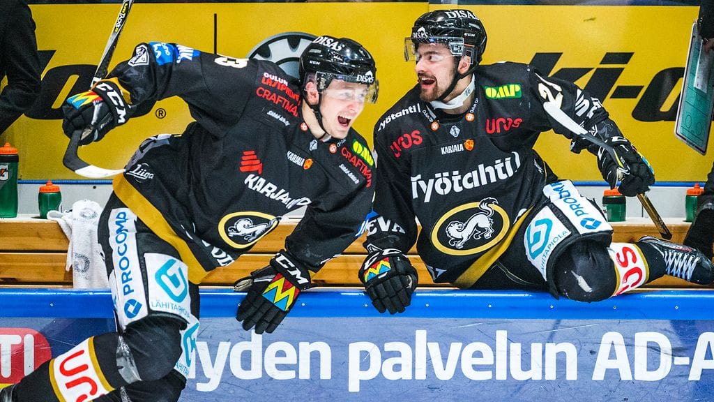 Kristian Vesalainen (vas.)