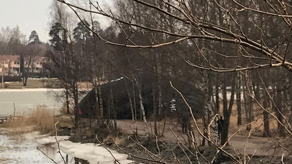 Kuumailmapallo laskeutui kävelytielle Helsingissä