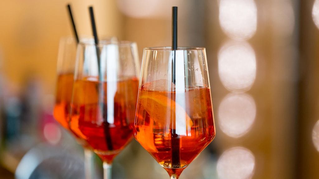 Kesäinen Aperol Spritz ei lehden mukaan sovi Pohjois-Euroopan sääolosuhteisiin.