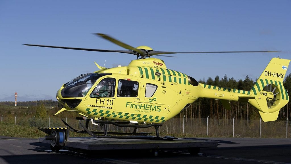Tehtävään osallistui muun muassa lääkärihelikopteri. Kuvituskuva Finnhems-helikopterista.