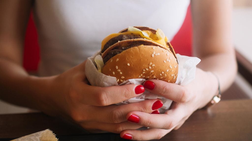 Juustohampurilaiset kruunasivat erään hääparin juhlat.