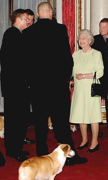 Kuningatar elisabet corgi 05.11.2002