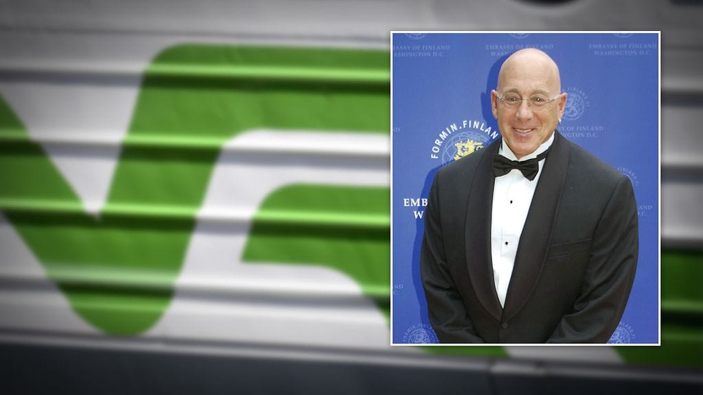 Bruce Oreck kertoo facebook-sivuillaan haastavansa VR:n oikeuteen.