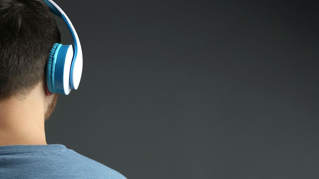 Nuori mies tuomittiin sakkorangaistukseen ja korvauksiin. Kuvituskuva.