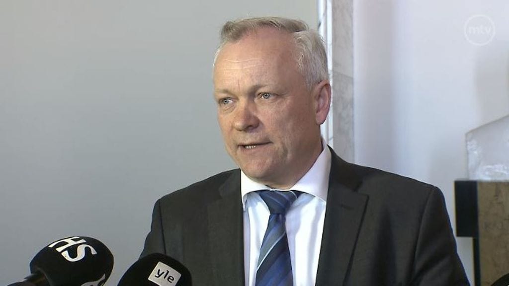 Jokisen mukaan Marinin esittämä vuoden lykkäys on turhan pitkä aika virkamiehille valmistella muutokset.