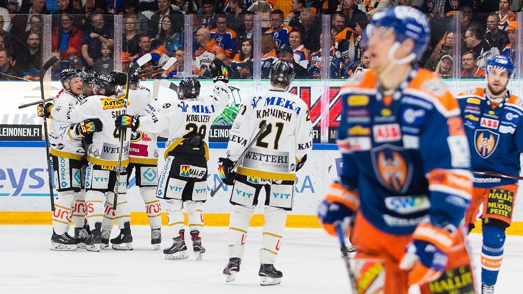 Kärpät juhli toista finaalivoittoaan Hakametsässä.