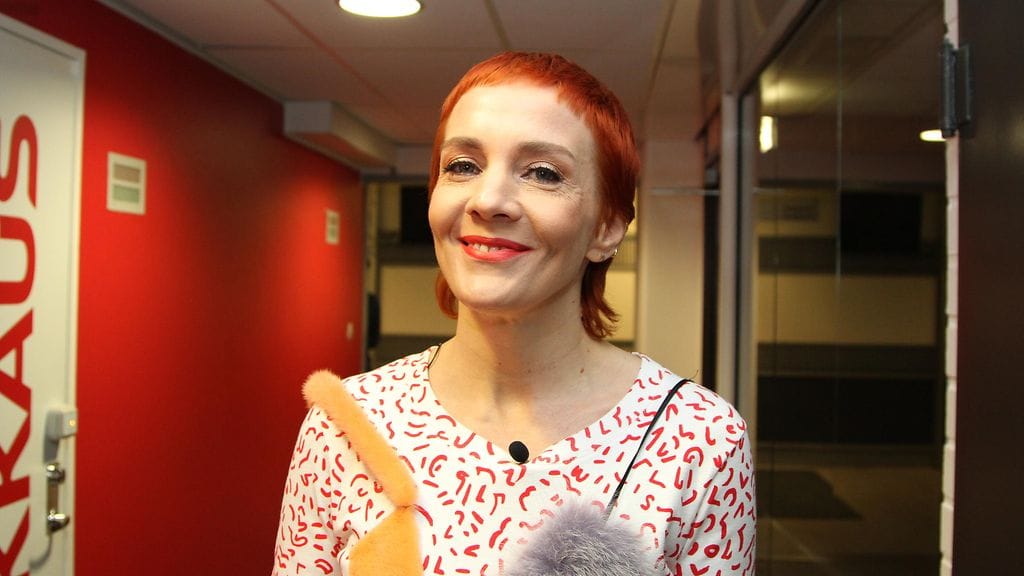 Maria Veitola MTV:n studiolla ennen suoraa Enbuske, Veitola & Salminen -lähetystä 19. huhtikuuta 2018.