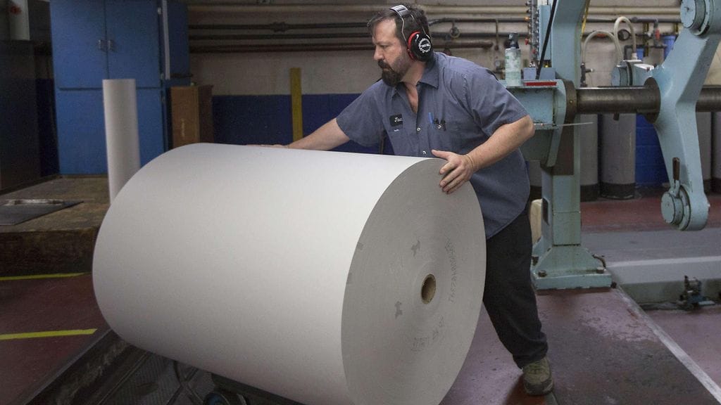 Painettua sanomalehteä pidetään yhä hyvin luotettavana. Kuvituskuva.