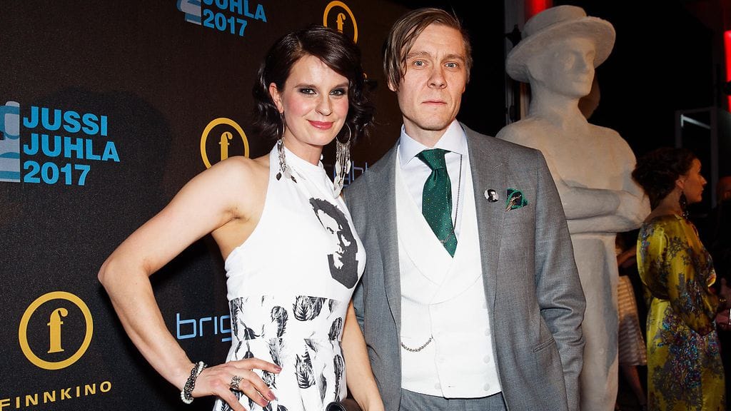 Tuukka Temonen kommentoi vaimonsa ensioireita Instagramissa.