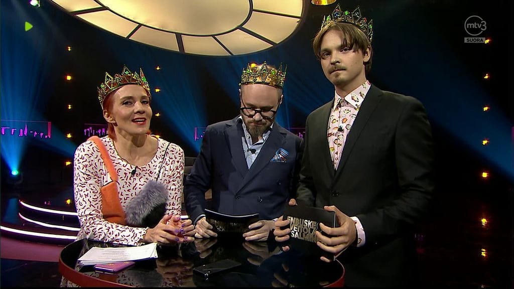 Maria Veitola, Tuomas Enbuske ja Roope Salminen EVS-lähetyksessä 20. huhtikuuta 2018.