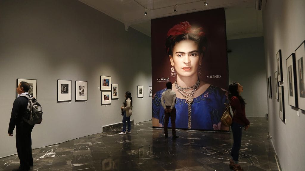 Frida Kahlon kuva näyttelyssä