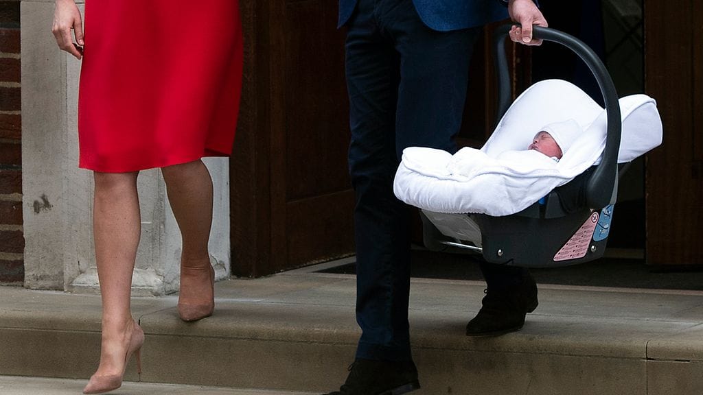 Catherine ja William pienokaisensa kanssa 23.4.2018 (2)