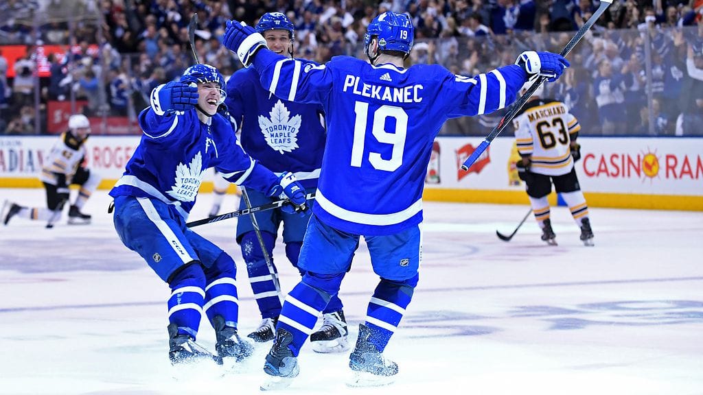 Toronto Maple Leafs kaatoi Boston Bruinsin NHL:n pudotuspelien ensimmäisen kierroksen kuudennessa ottelussa. Näin ollen joukkueiden välinen sarja eteni ratkaisevaan seitsemänteen otteluun.