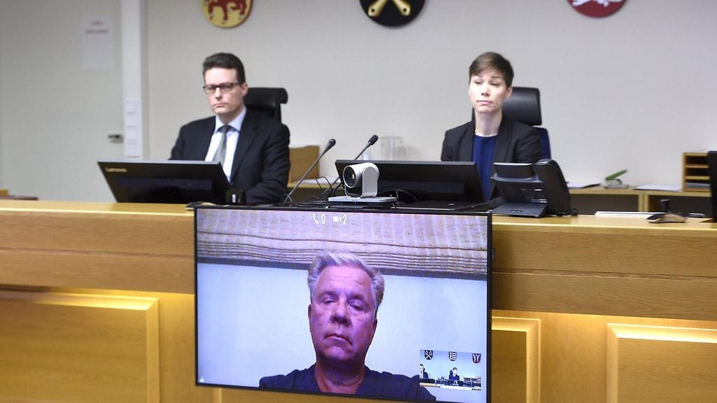 Toinen vastaajista, Markku Ritaluoma (videoyhteyden kautta) autokauppa Sunny Car Centerin konkurssiin liittyvien vahingonkorvauksien käsittelyistunnossa Kanta-Hämeen käräjäoikeudessa Hämeenlinnassa 1. maaliskuuta 2018. Sunny Car Centerin konkurssipesä vaatii hallituksen puheenjohtajana ja toimitusjohtajana toimineelta Markku Ritaluomalta sekä hallituksen jäsenenä toimineelta Iisakki Kiemungilta yhteensä yli 6 miljoonan euron vahingonkorvausta.