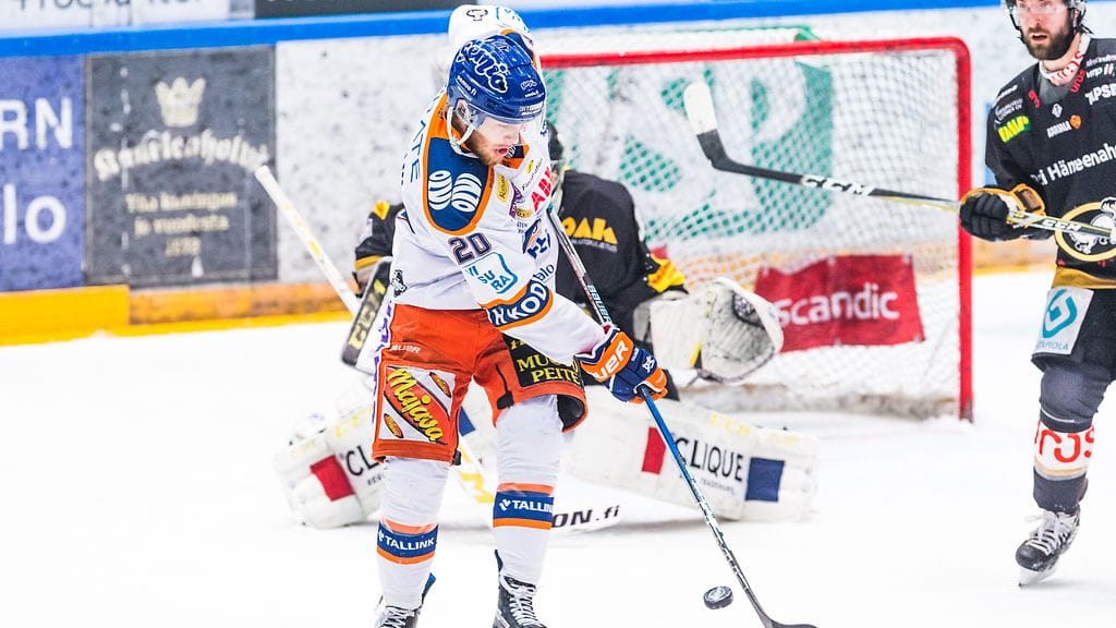 Niko Ojamäki vei Tapparan 1-0-johtoon Raksilassa.