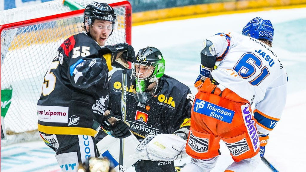 Veini Vehviläinen on ollut Kärppien maalilla kovilla.