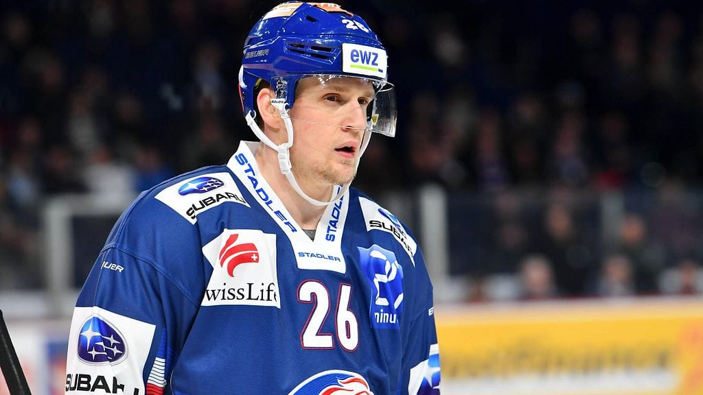 Lauri Korpikoski pääsee juhlistamaan Sveitsin mestaruutta.