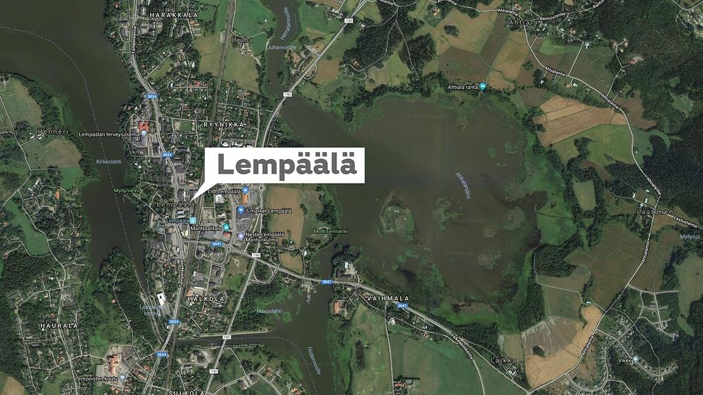 Lentokoneessa olleet kaksi matkustajaa eivät loukkaantuneet.