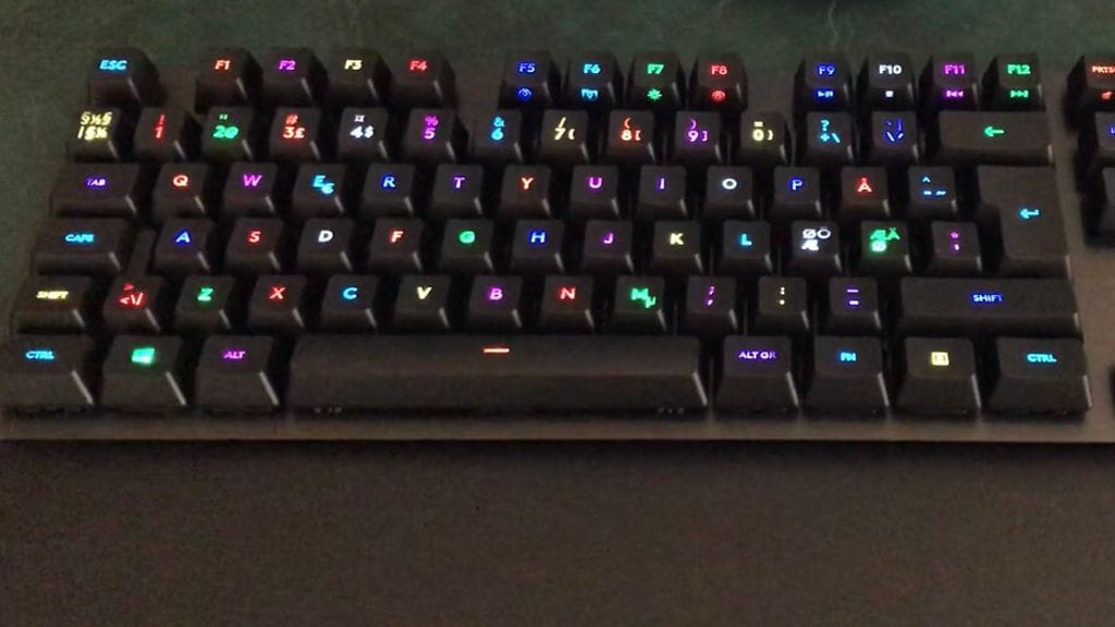 Logitech G513 näppäimistö