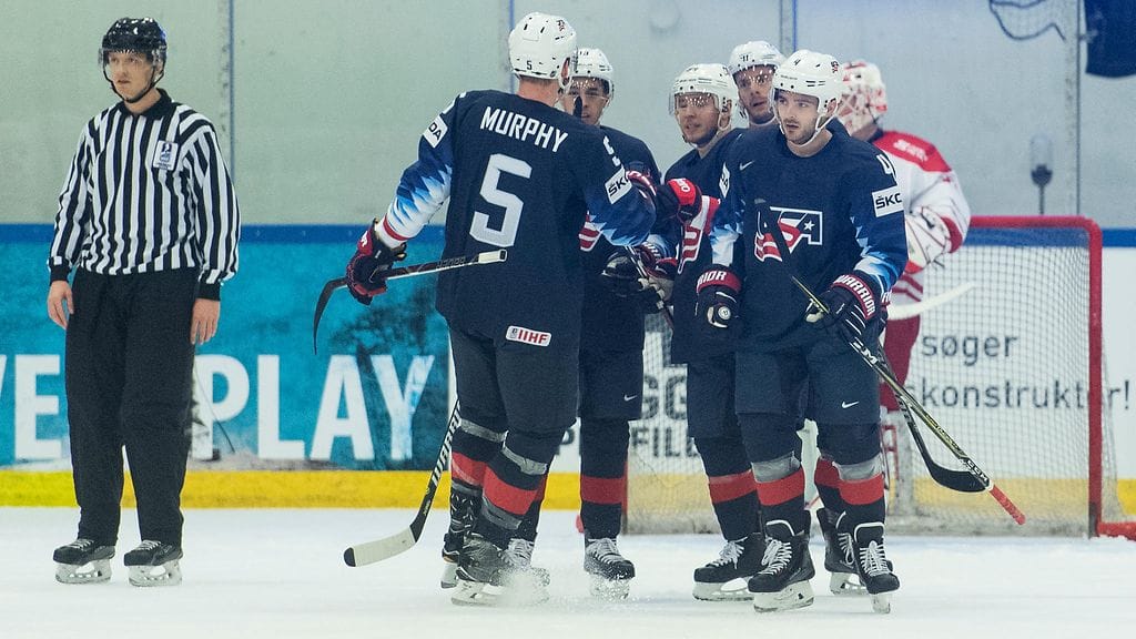 USA:n joukkue torstain koeottelussa.