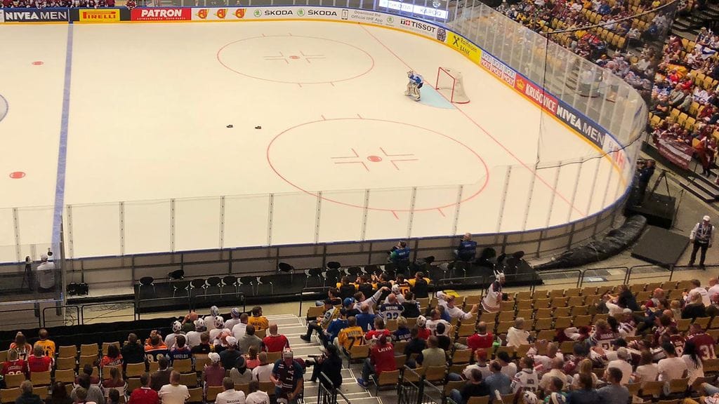 Siellä ne ovat, kengät Leijonien alueella.