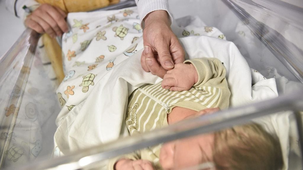 Lapsi vastasyntynyt äiti