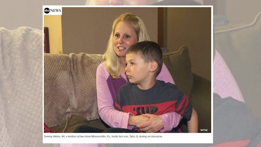 Äiti ja Tyler-poika. Kuvan lähde ABC News