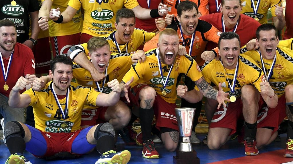 Riihimäen Cocks juhlii käsipallon Suomen mestaruutta 2018.