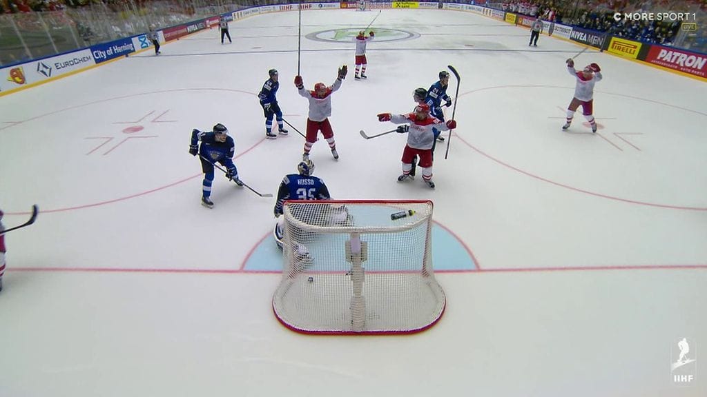 Tanskan voittomaalia Suomea vastaan.