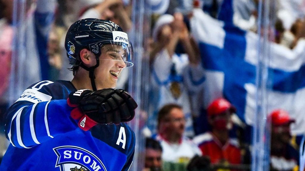 Leijonat palaa jäälle harjoituksissa. Kuvassa Sebastian Aho.