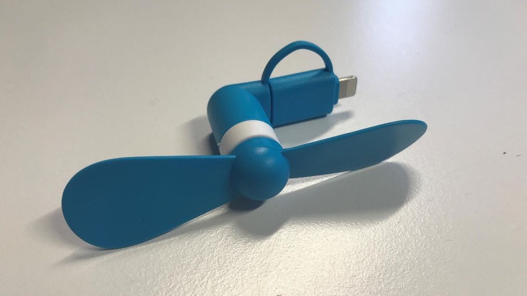 MTV:n lukijan saama iPhonen latausreikään liitettävä tuuletin rikkoi lopulta puhelimen virtapiirin.
