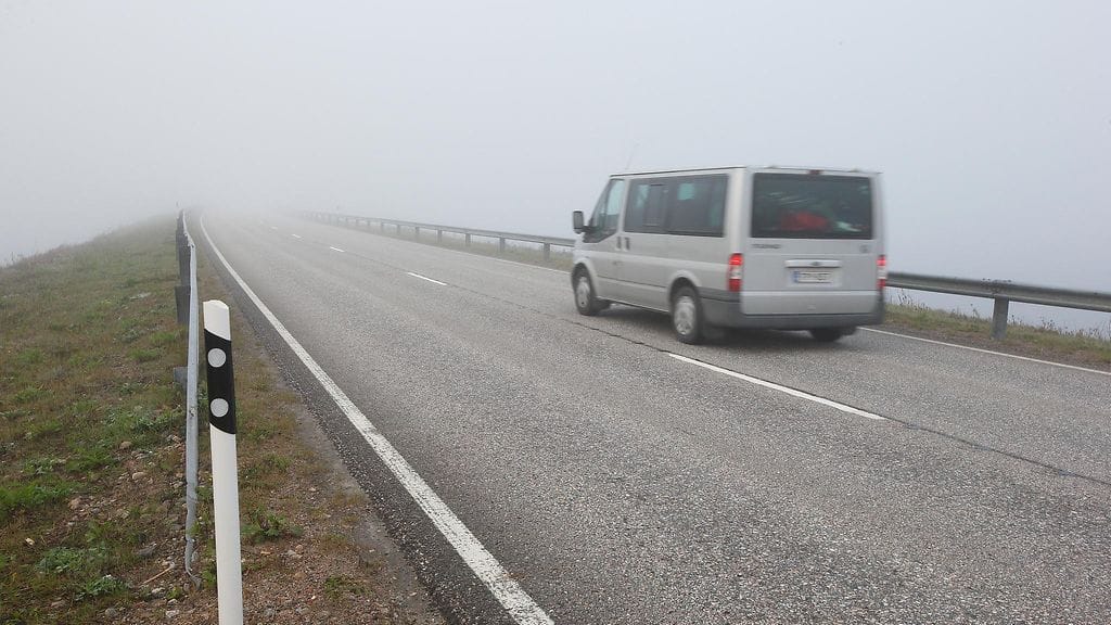 Pakettiauto suistui rajusti tieltä ulos tänään Askolassa. Kuvan auto ei liity tapaukseen.