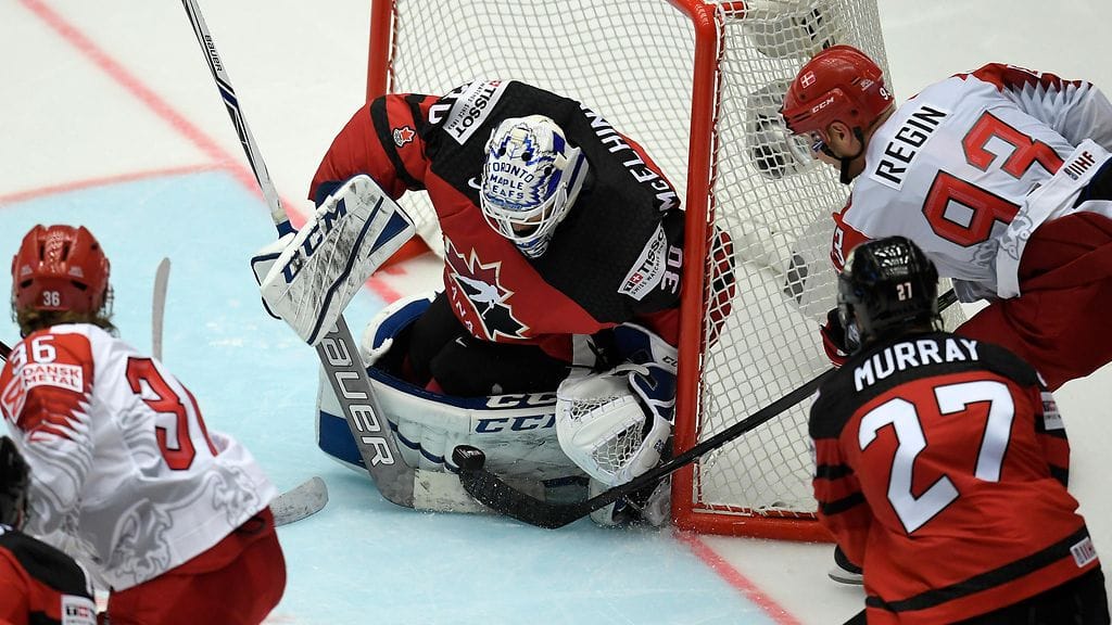 Kanadan maalivahti on Toronto Maple Leafsin Curtis McElhinney