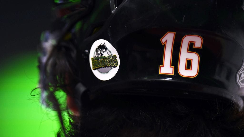 Humboldt Broncosia on kunnioitettu monien seurojen toimesta traagisen bussiturman jälkeen.